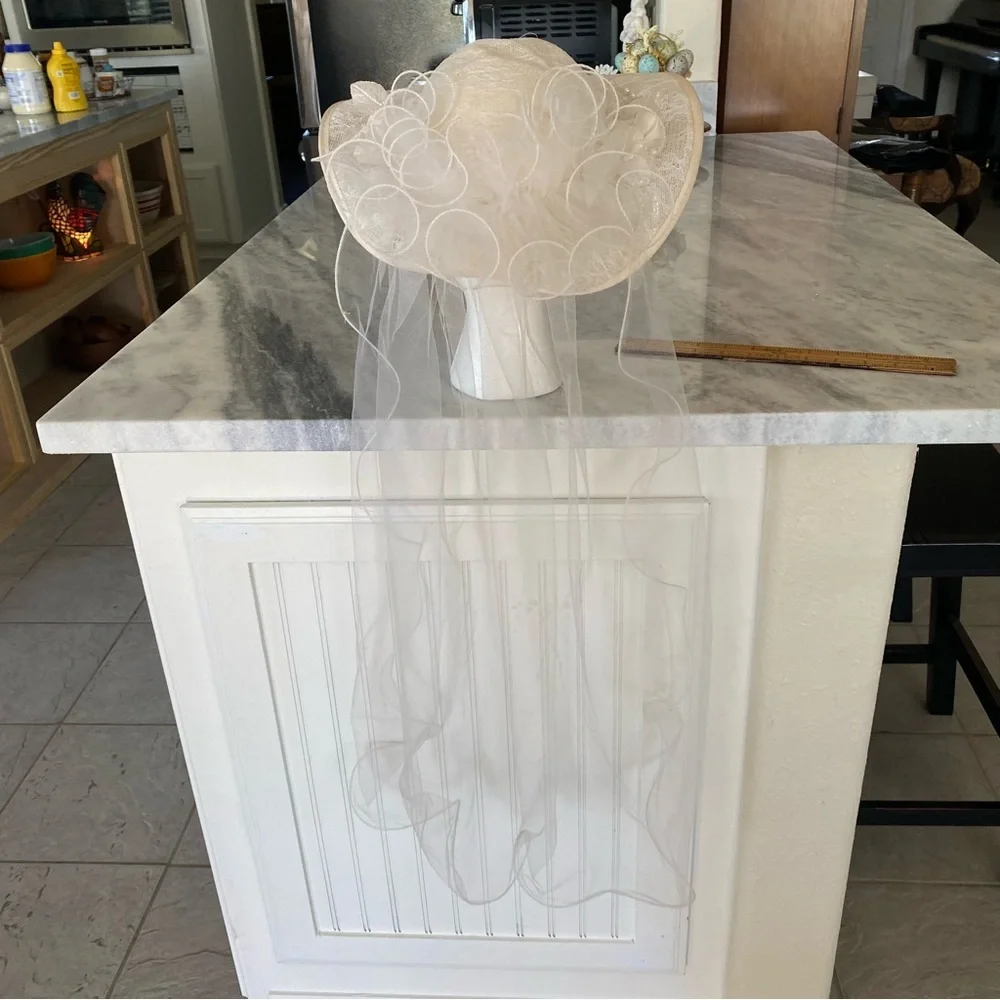 Vintage Wedding Veil Hat  Bride Lace Tulle Vail Cream pearls Roses